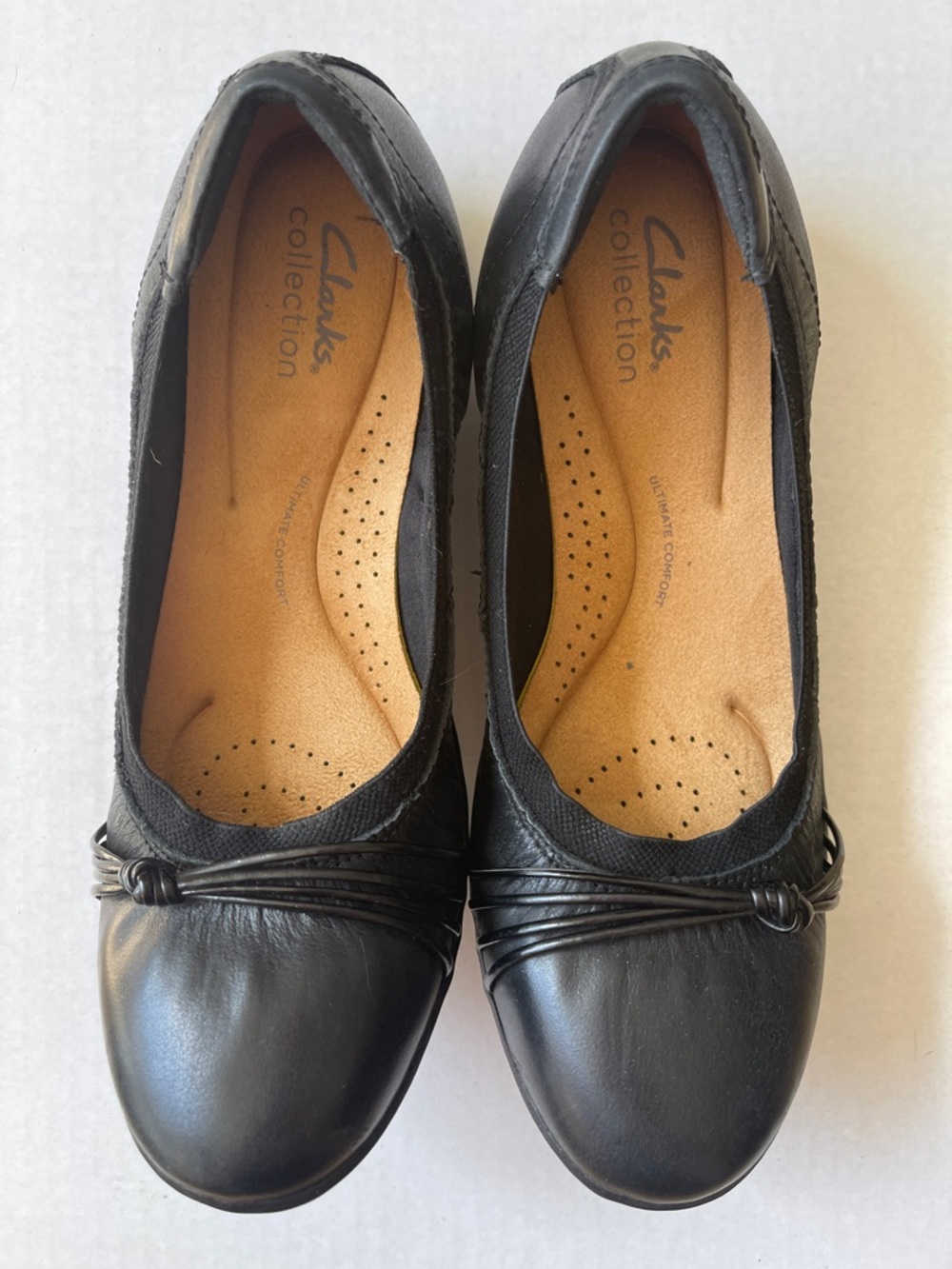 Clarks Black Leather Women's Slip-On Ballet Flats with Knot Detail